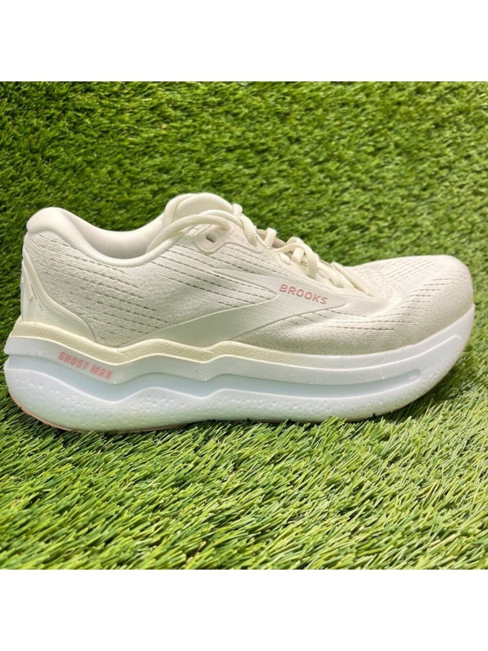 Brooks Ghost Max 2 Womens Size 8.5 Ivory White Athletic Running Shoes Sneakers